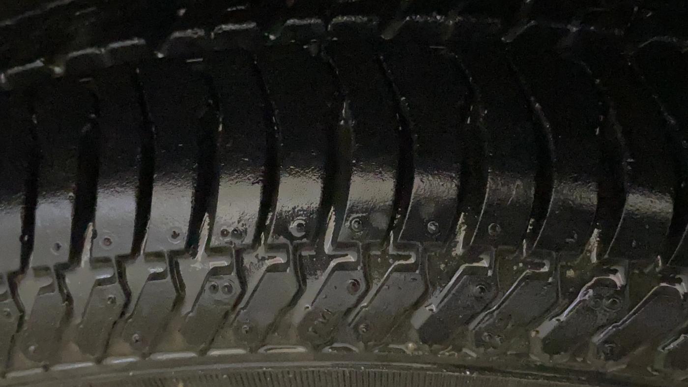 2015 Maruti Alto K10 VXI, Petrol, Manual, 35,243 km, Left Front Tyre Tread