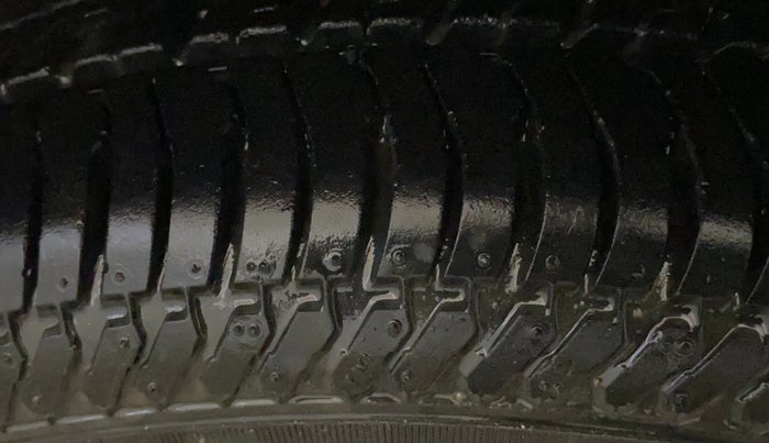 2015 Maruti Alto K10 VXI, Petrol, Manual, 35,243 km, Left Front Tyre Tread