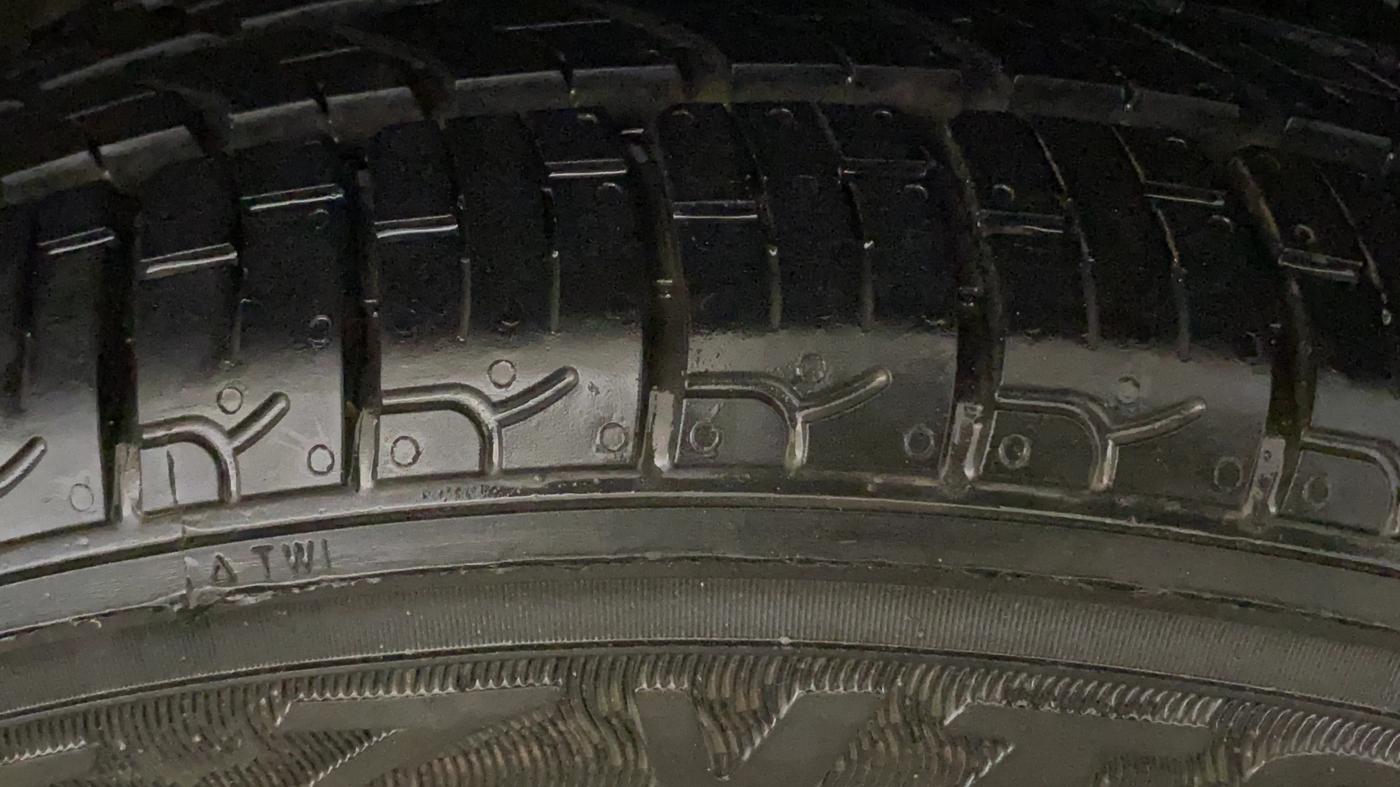 2015 Maruti Alto K10 VXI, Petrol, Manual, 35,243 km, Right Front Tyre Tread