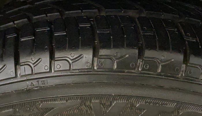 2015 Maruti Alto K10 VXI, Petrol, Manual, 35,243 km, Right Front Tyre Tread