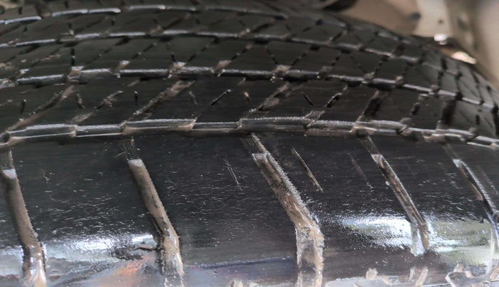 2017 ISUZU D-Max V Cross 4*4 MT, Diesel, Manual, 93,048 km, Left Front Tyre Tread