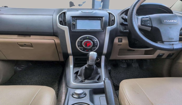 2017 ISUZU D-Max V Cross 4*4 MT, Diesel, Manual, 93,048 km, Air Conditioner