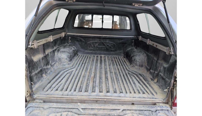 2017 ISUZU D-Max V Cross 4*4 MT, Diesel, Manual, 93,048 km, Boot Inside