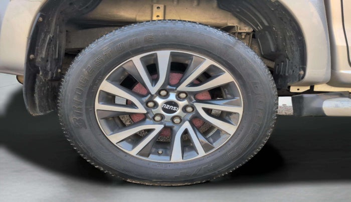 2017 ISUZU D-Max V Cross 4*4 MT, Diesel, Manual, 93,048 km, Right Rear Wheel