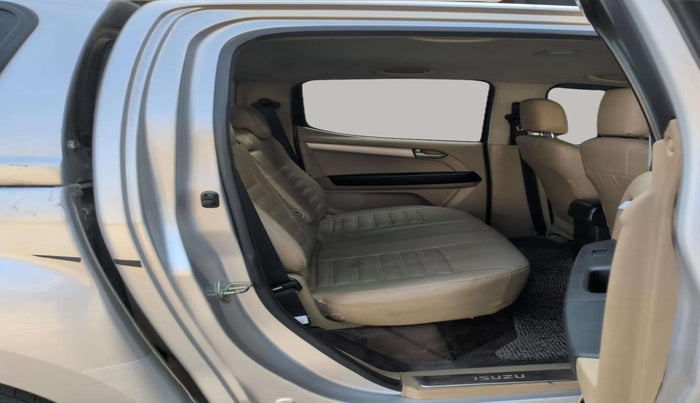 2017 ISUZU D-Max V Cross 4*4 MT, Diesel, Manual, 93,048 km, Right Side Rear Door Cabin