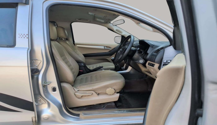 2017 ISUZU D-Max V Cross 4*4 MT, Diesel, Manual, 93,048 km, Right Side Front Door Cabin