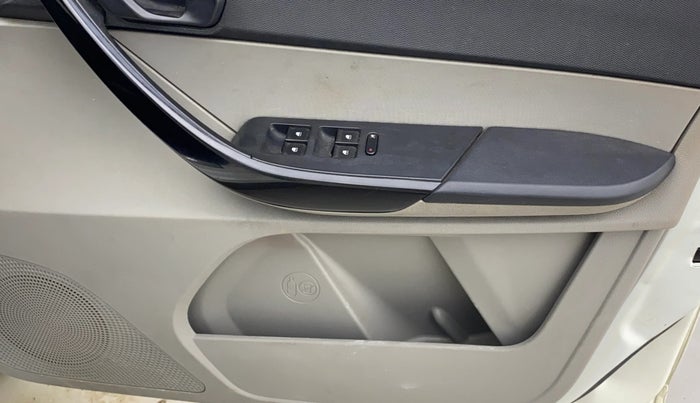 2016 Tata Tiago XT PETROL, Petrol, Manual, 93,053 km, Driver Side Door Panels Control