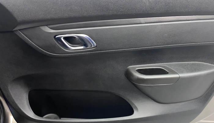 2019 Renault Kwid RXT 1.0 AMT (O), Petrol, Automatic, 57,254 km, Driver Side Door Panels Control