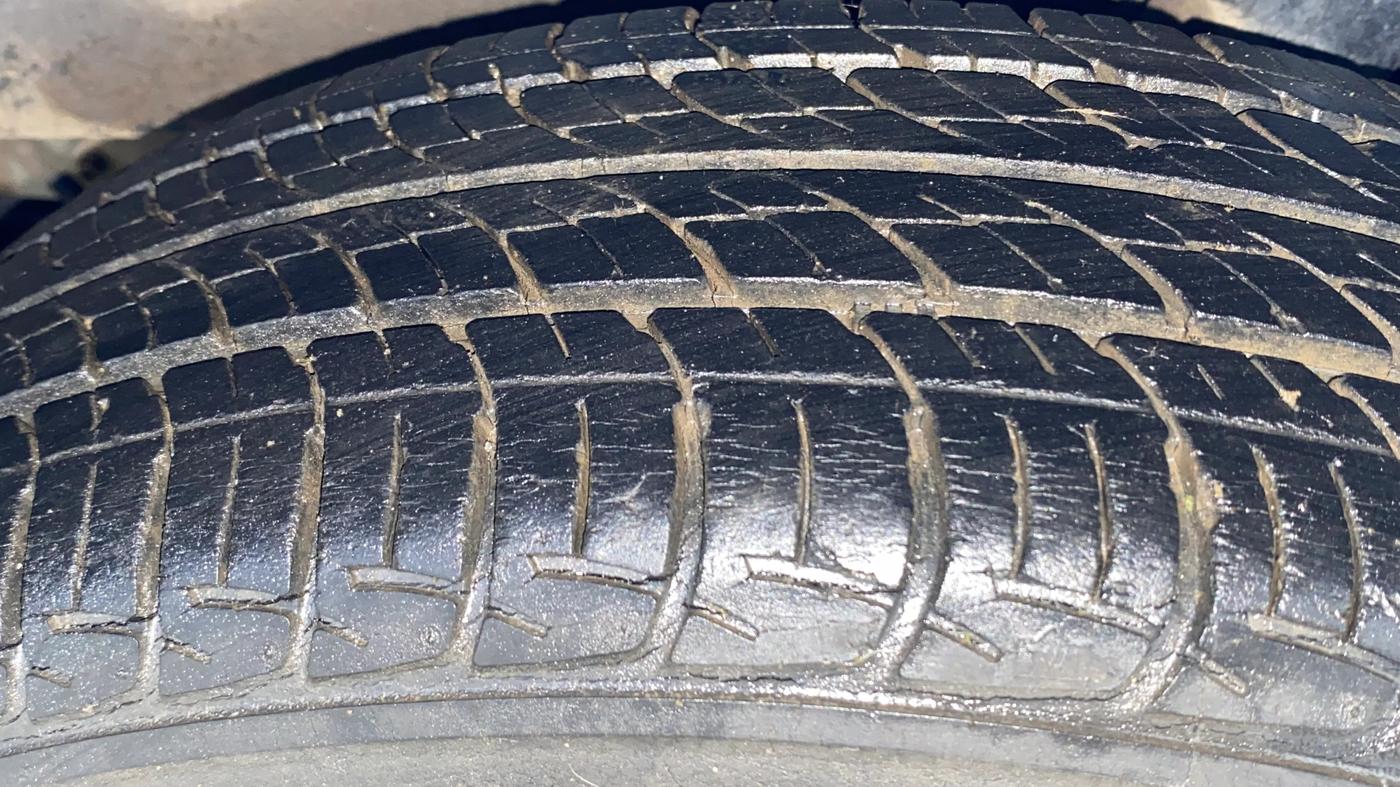 2013 Toyota Etios Liva G, Petrol, Manual, 26,072 km, Left Rear Tyre Tread