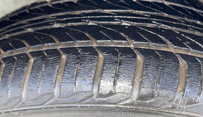 2013 Toyota Etios Liva G, Petrol, Manual, 26,024 km, Left Front Tyre Tread