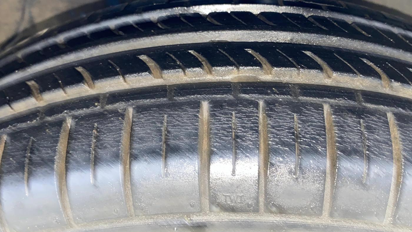 2013 Toyota Etios Liva G, Petrol, Manual, 26,072 km, Right Front Tyre Tread