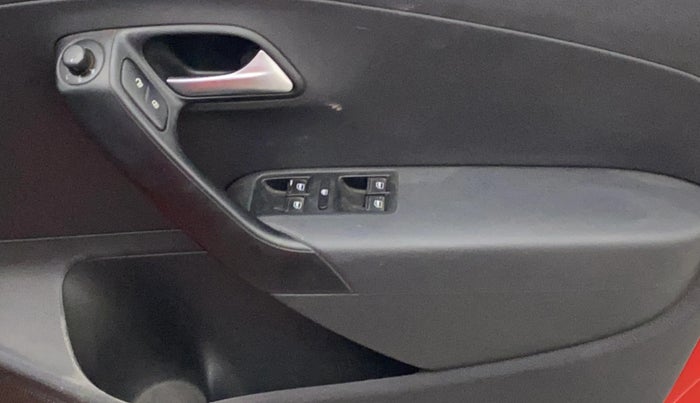 2015 Volkswagen Polo COMFORTLINE 1.2L, Petrol, Manual, 86,711 km, Driver Side Door Panels Control