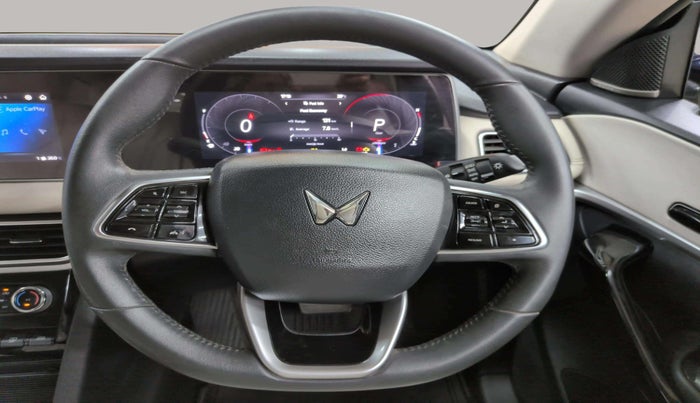 2022 Mahindra XUV700 AX 7 LUXURY D AT 7 STR, Diesel, Automatic, 21,188 km, Steering Wheel Close Up