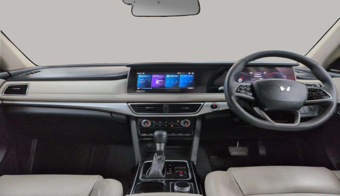 2022 Mahindra XUV700 AX 7 LUXURY D AT 7 STR, Diesel, Automatic, 21,188 km, Dashboard