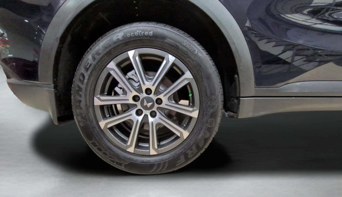 2022 Mahindra XUV700 AX 7 LUXURY D AT 7 STR, Diesel, Automatic, 21,188 km, Right Rear Wheel