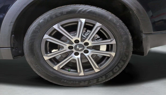 2022 Mahindra XUV700 AX 7 LUXURY D AT 7 STR, Diesel, Automatic, 21,188 km, Left Rear Wheel