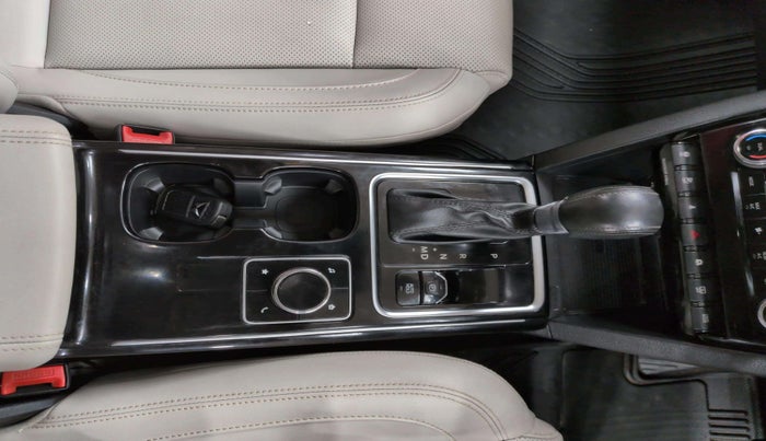 2022 Mahindra XUV700 AX 7 LUXURY D AT 7 STR, Diesel, Automatic, 21,188 km, Gear Lever