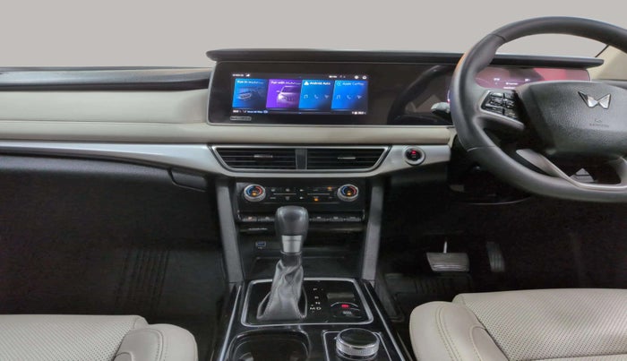 2022 Mahindra XUV700 AX 7 LUXURY D AT 7 STR, Diesel, Automatic, 21,188 km, Air Conditioner