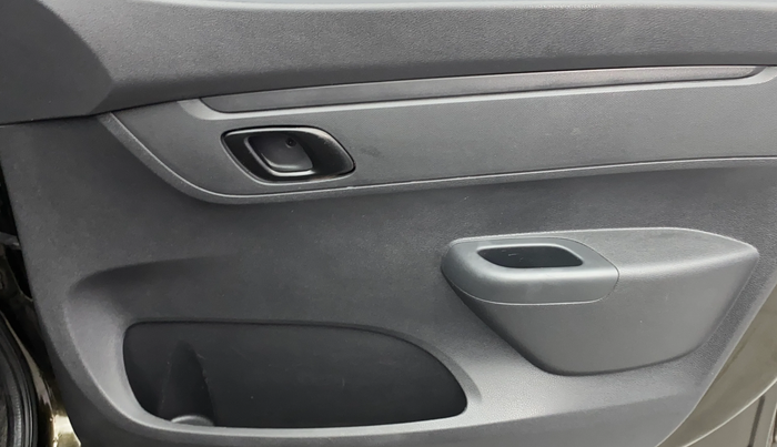 2016 Renault Kwid RXT 0.8 (O), Petrol, Manual, 94,705 km, Driver Side Door Panels Control