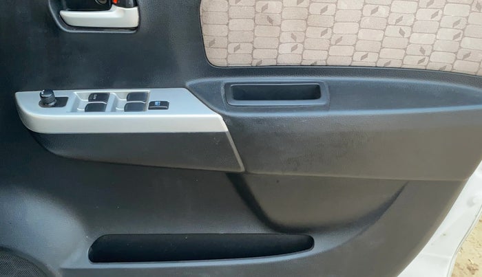 2015 Maruti Wagon R 1.0 VXI, Petrol, Manual, 29,005 km, Driver Side Door Panels Control