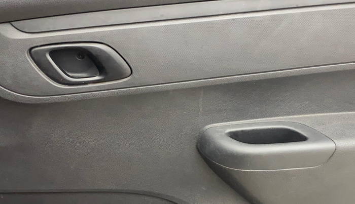 2016 Renault Kwid RXT 0.8, Petrol, Manual, 50,626 km, Driver Side Door Panels Control