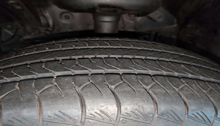 2024 Maruti Invicto ALPHA PLUS 7 STRONG HYBRID , Hybrid, Automatic, 8,036 km, Right Front Tyre Tread