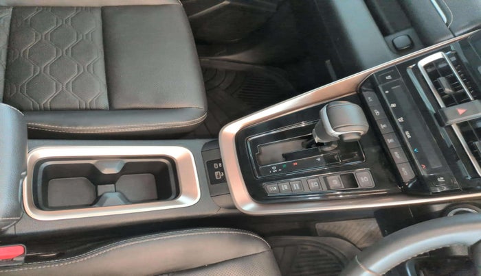 2024 Maruti Invicto ALPHA PLUS 7 STRONG HYBRID , Hybrid, Automatic, 8,036 km, Gear Lever