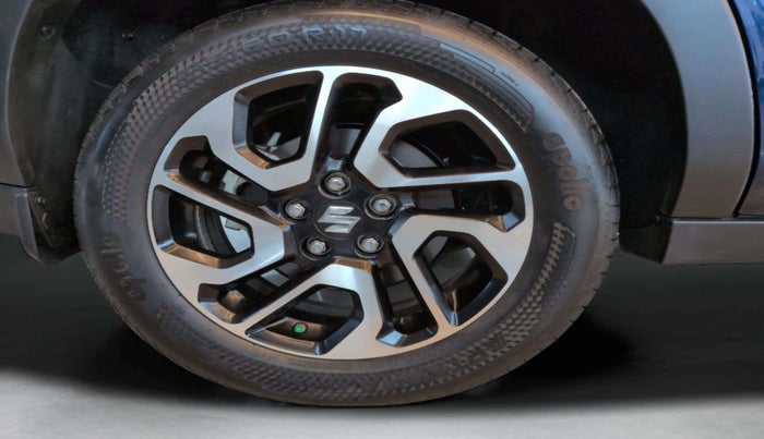 2024 Maruti Invicto ALPHA PLUS 7 STRONG HYBRID , Hybrid, Automatic, 8,036 km, Right Rear Wheel