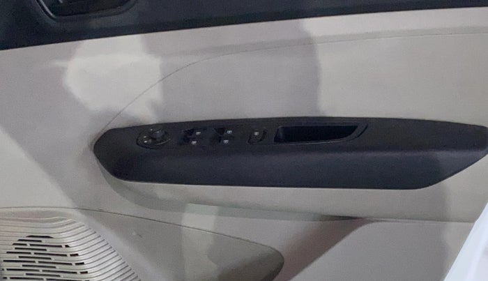 2019 Renault TRIBER RXT, Petrol, Manual, 47,204 km, Driver Side Door Panels Control