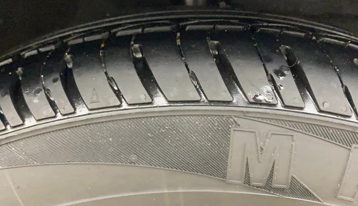 2015 Hyundai Grand i10 ASTA 1.1 CRDI, Diesel, Manual, 1,33,575 km, Right Front Tyre Tread