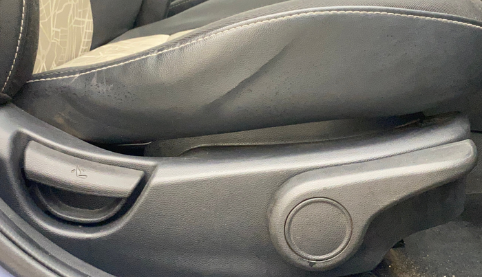 2015 Hyundai Grand i10 ASTA 1.1 CRDI, Diesel, Manual, 1,33,575 km, Driver Side Adjustment Panel