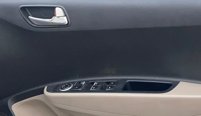 2015 Hyundai Grand i10 ASTA 1.1 CRDI, Diesel, Manual, 1,33,575 km, Driver Side Door Panels Control