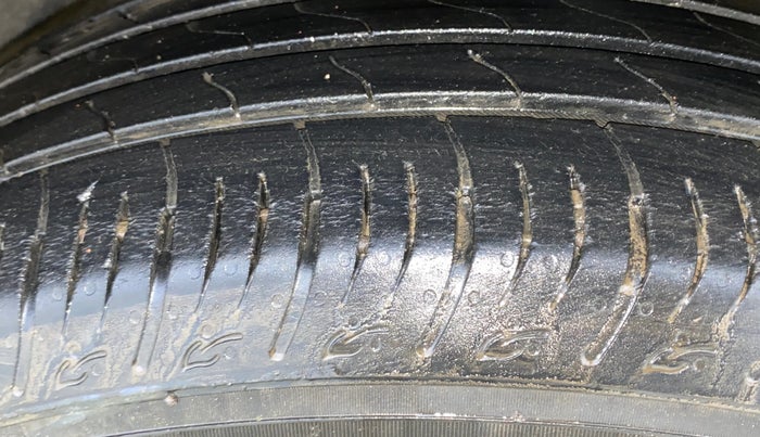 2022 Maruti BREZZA VXI SMART HYBRID, Petrol, Manual, 24,059 km, Right Front Tyre Tread