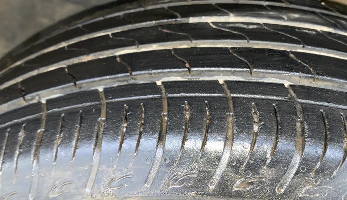 2022 Maruti BREZZA VXI SMART HYBRID, Petrol, Manual, 24,059 km, Left Front Tyre Tread