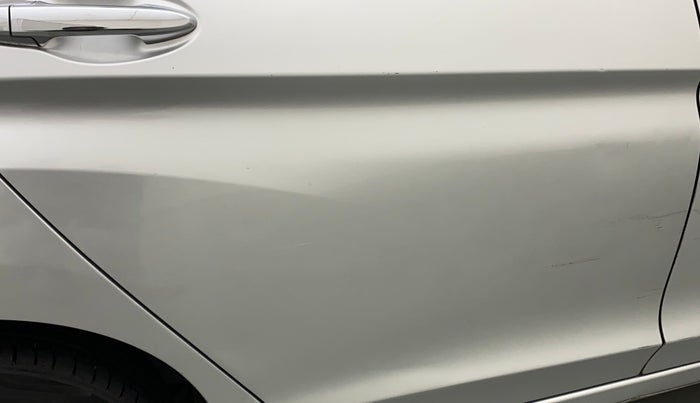 2017 Honda City 1.5L I-VTEC VX CVT, Petrol, Automatic, 1,02,825 km, Right rear door - Minor scratches