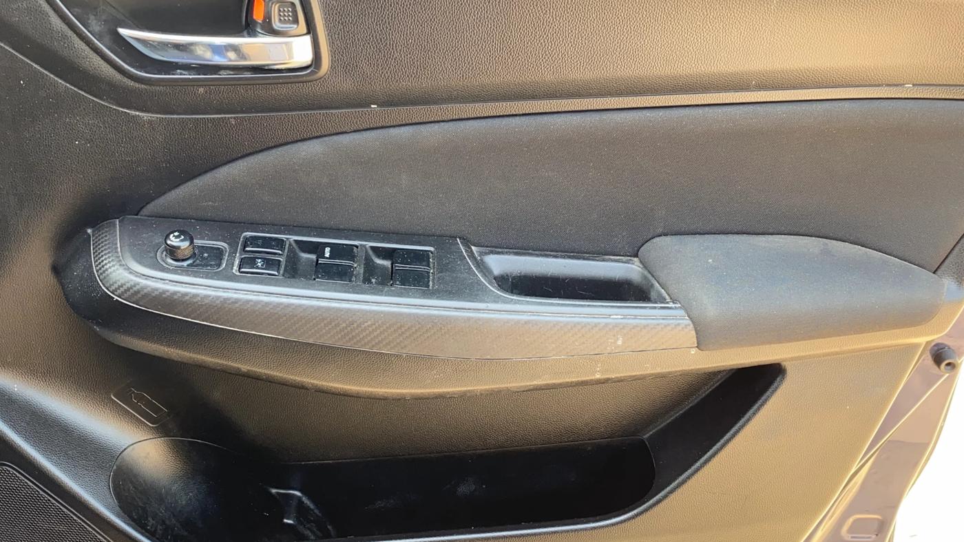 2018 Maruti Swift VXI AMT, Petrol, Automatic, 27,692 km, Driver Side Door Panels Control