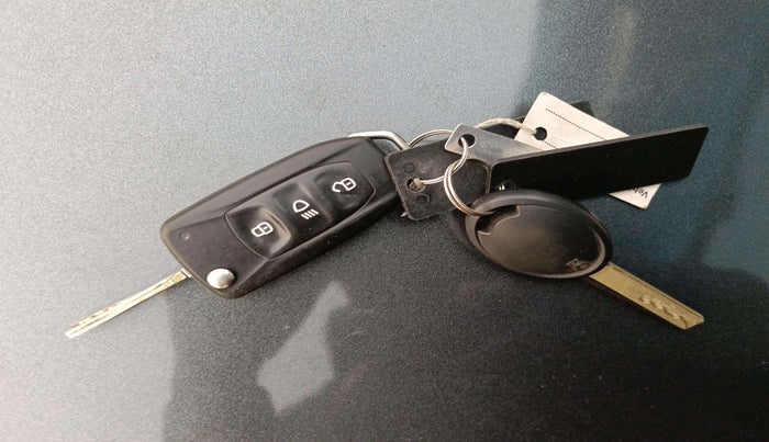 2022 Tata ALTROZ XM PETROL, Petrol, Manual, 62,427 km, Key Close Up