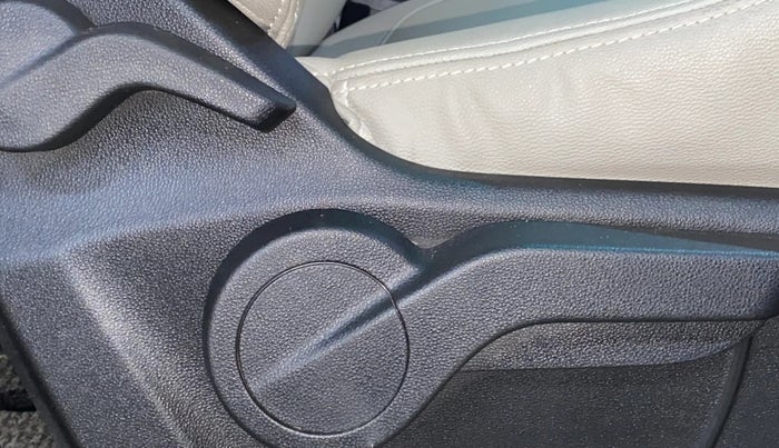 2018 Mahindra MARAZZO M8 7 STR, Diesel, Manual, 57,465 km, Driver Side Adjustment Panel