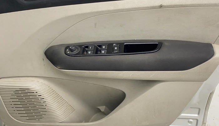 2019 Renault TRIBER RXZ, Petrol, Manual, 55,862 km, Driver Side Door Panels Control