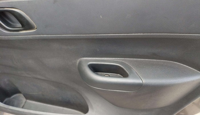 2016 Renault Kwid RXT 0.8, Petrol, Manual, 62,165 km, Driver Side Adjustment Panel