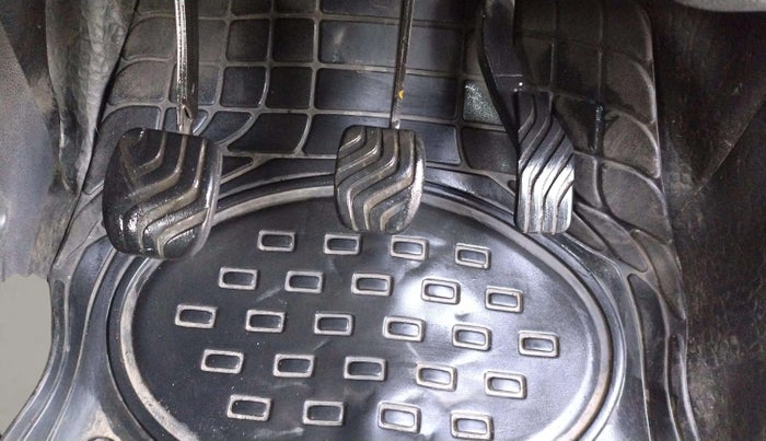 2016 Renault Kwid RXT 0.8, Petrol, Manual, 62,165 km, Pedals