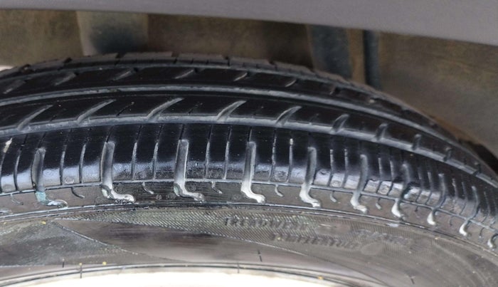 2016 Renault Kwid RXT 0.8, Petrol, Manual, 62,165 km, Right Front Tyre Tread