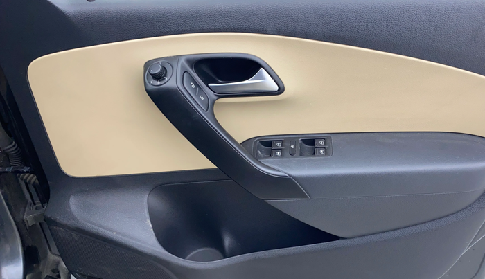 2017 Volkswagen Polo HIGHLINE1.2L, Petrol, Manual, 36,174 km, Driver Side Door Panels Control