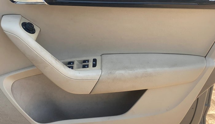 2018 Skoda Octavia 2.0 TDI L&K AT, Diesel, Automatic, 1,47,825 km, Driver Side Door Panels Control