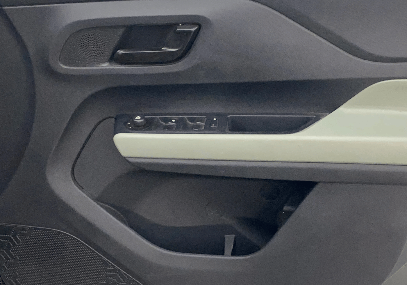 2021 Tata PUNCH ADVENTURE MT, Petrol, Manual, 45,780 km, Driver Side Door Panels Control