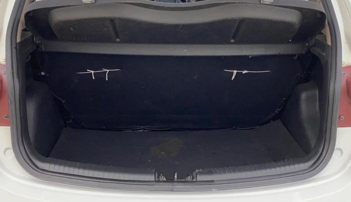 2017 Hyundai Grand i10 SPORTZ (O) 1.2 KAPPA VTVT, Petrol, Manual, 38,846 km, Boot Inside