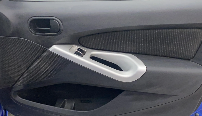 2013 Ford Figo ZXI 1.2 PETROL, Petrol, Manual, 96,606 km, Driver Side Door Panels Control