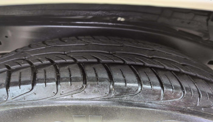 2021 Toyota Innova Crysta 2.4 GX AT 7 STR, Diesel, Automatic, 37,380 km, Right Rear Tyre Tread