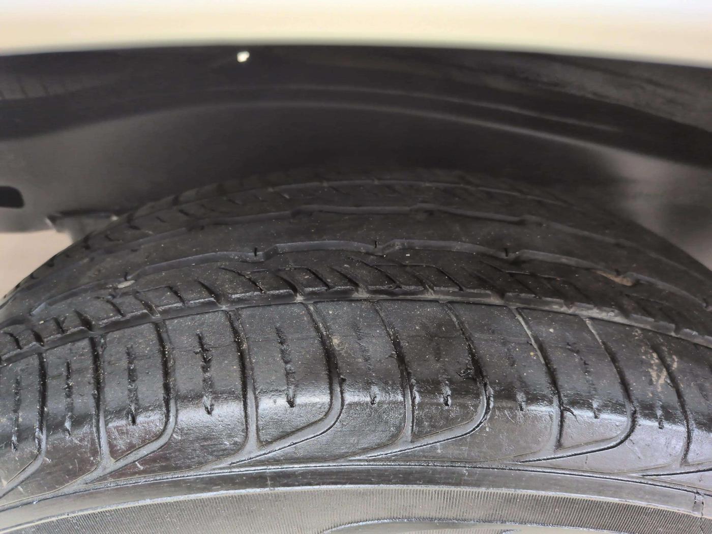 2021 Toyota Innova Crysta 2.4 GX AT 7 STR, Diesel, Automatic, 37,380 km, Left Front Tyre Tread
