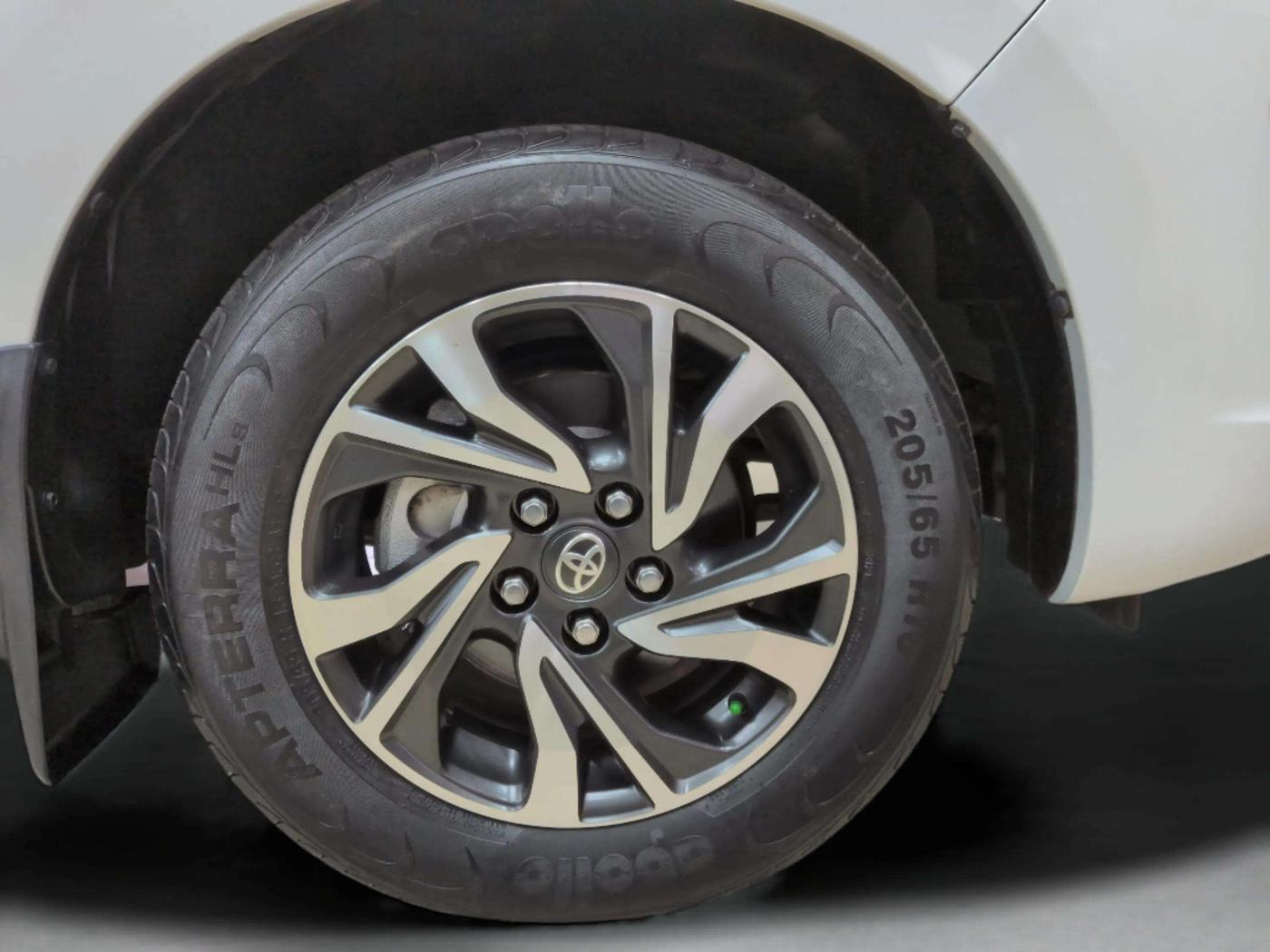 2021 Toyota Innova Crysta 2.4 GX AT 7 STR, Diesel, Automatic, 37,380 km, Right Front Wheel